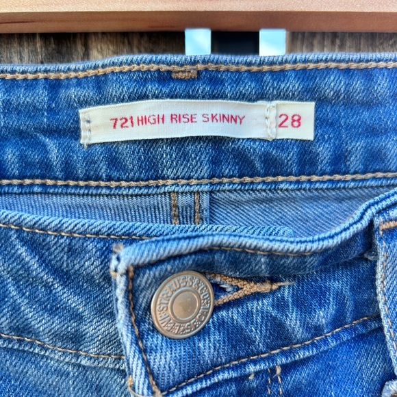 LEVI’S 721 High Rise Skinny Jeans Distressed Knees in - Picture 5 of 5